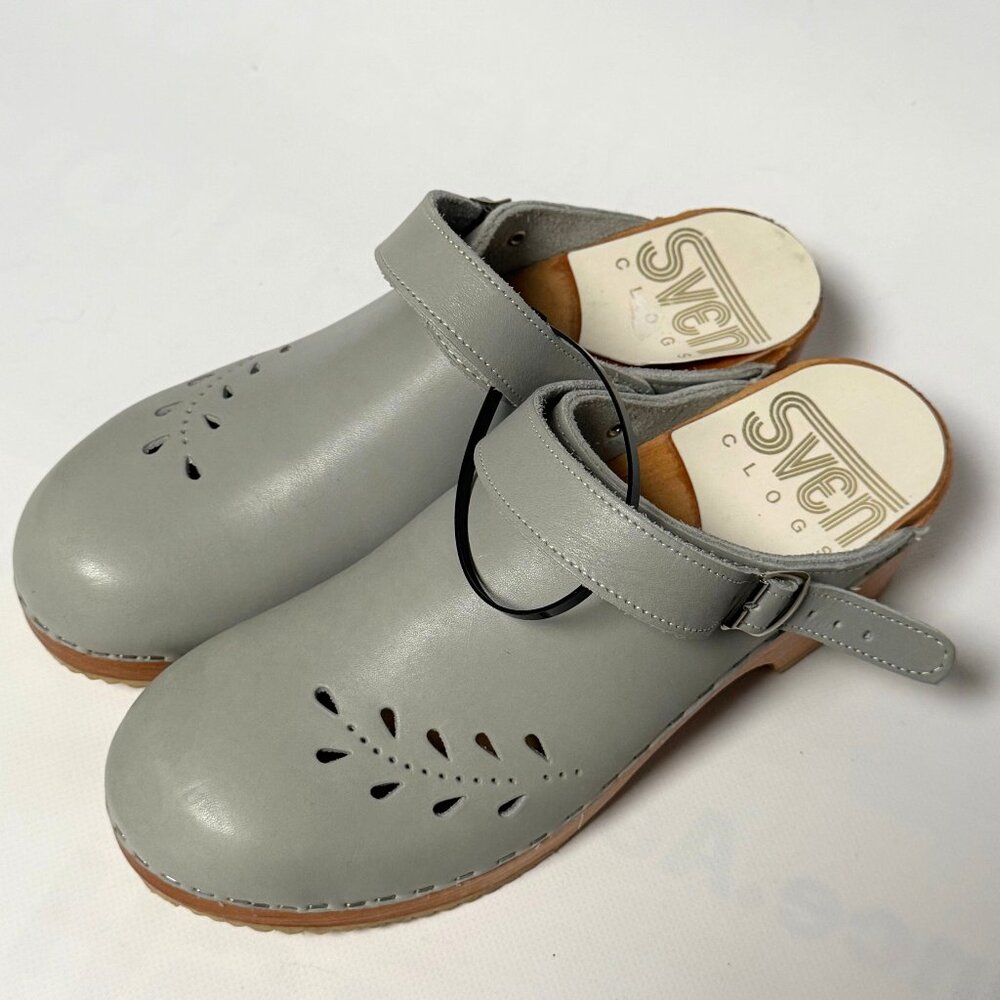 SVEN Original Grey Leaf Punch Leather Clogs – 7.5/8 Womens NARROW Fit
